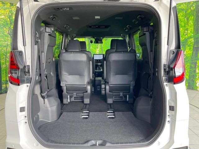 TOYOTA NOAH HYBRID 2023