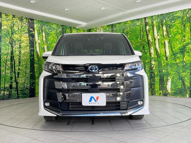 TOYOTA NOAH HYBRID 2023