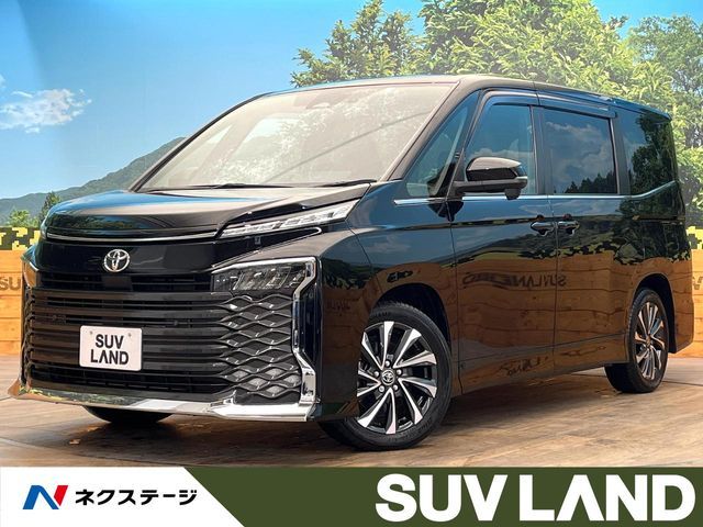 TOYOTA VOXY 2022