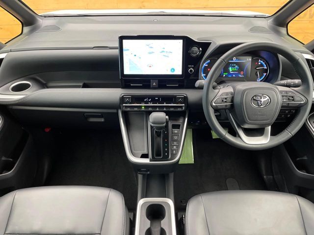 TOYOTA NOAH HYBRID 2025