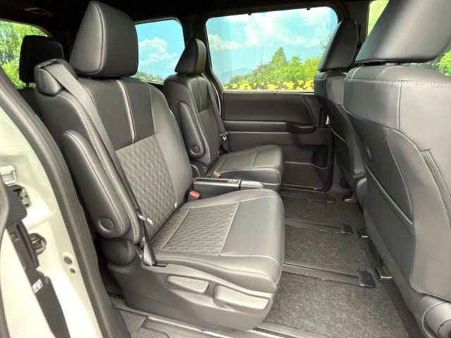 TOYOTA NOAH HYBRID 2025