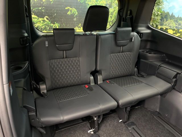 TOYOTA NOAH HYBRID 2025