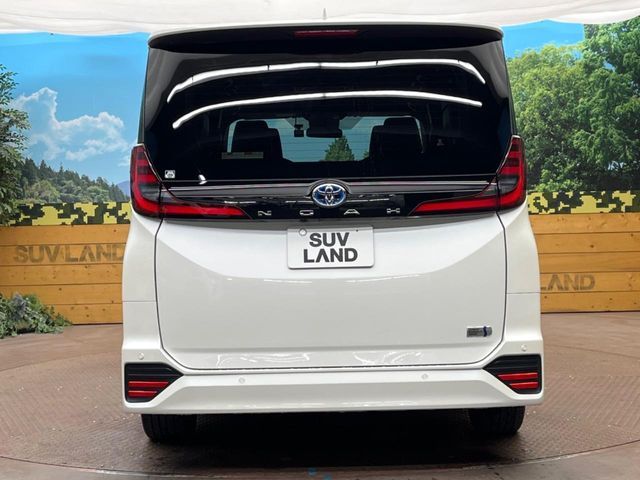 TOYOTA NOAH HYBRID 2025