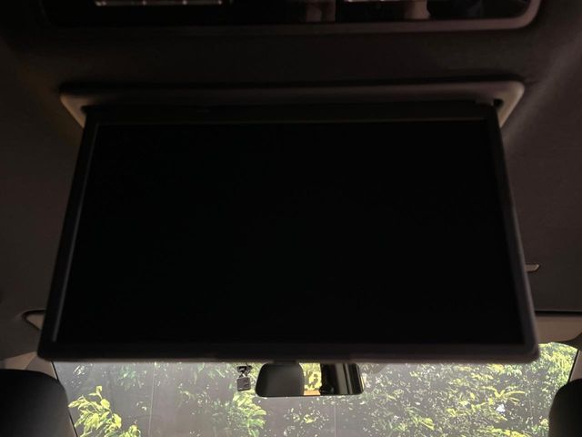 TOYOTA VOXY HYBRID 2023