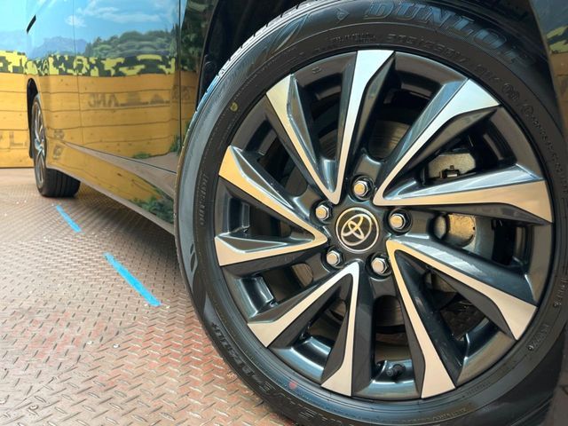 TOYOTA VOXY HYBRID 2023