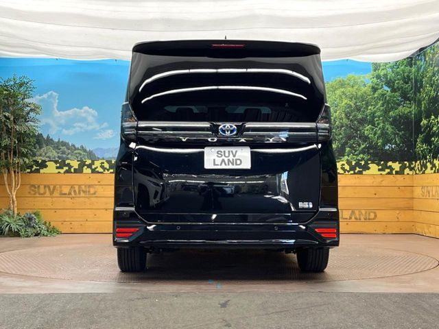 TOYOTA VOXY HYBRID 2023