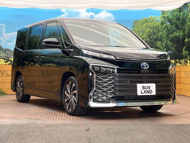 TOYOTA VOXY HYBRID 2023