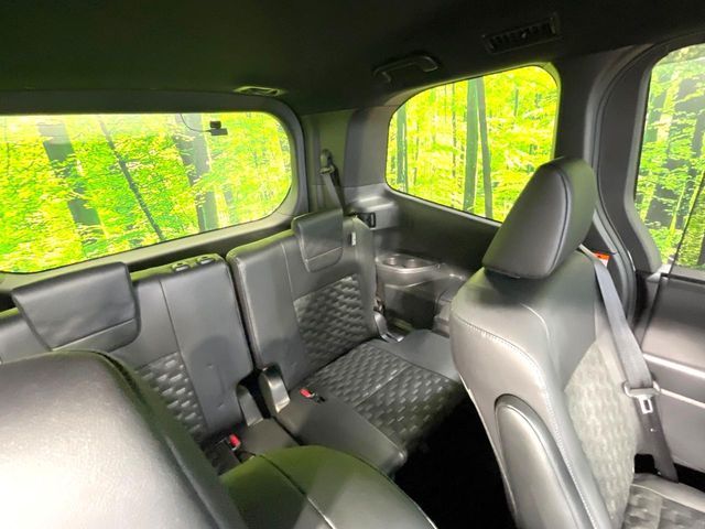 TOYOTA VOXY HYBRID 2023