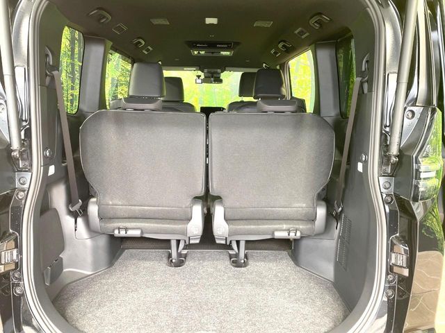 TOYOTA VOXY HYBRID 2023