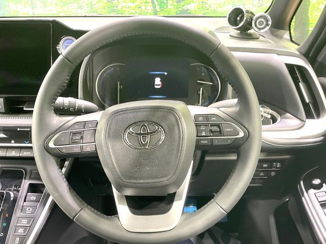 TOYOTA VOXY HYBRID 2023