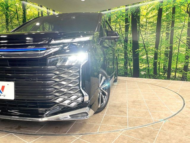 TOYOTA VOXY HYBRID 2023