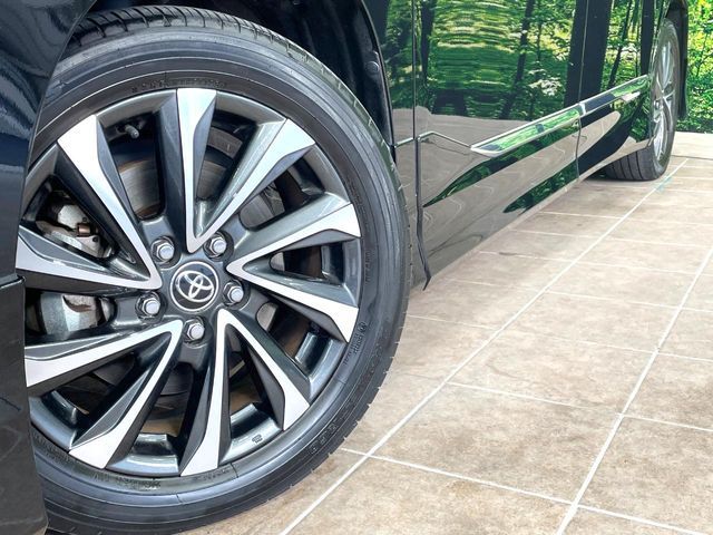 TOYOTA VOXY HYBRID 2023