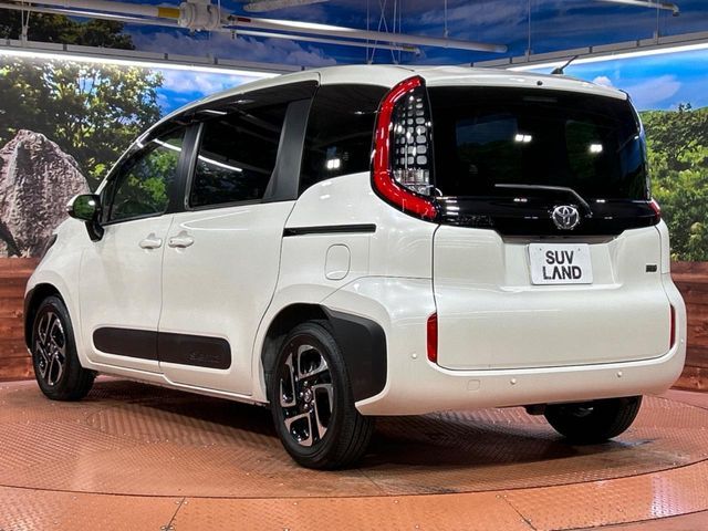 TOYOTA SIENTA HYBRID 2024
