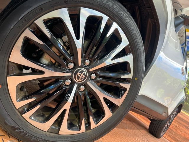 TOYOTA YARIS CROSS 2025