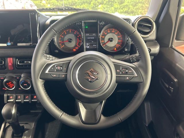 SUZUKI JIMNY NOMADE 2025