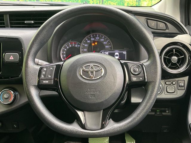 TOYOTA VITZ 2018