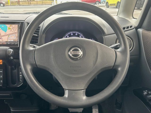 NISSAN ROOX 2011