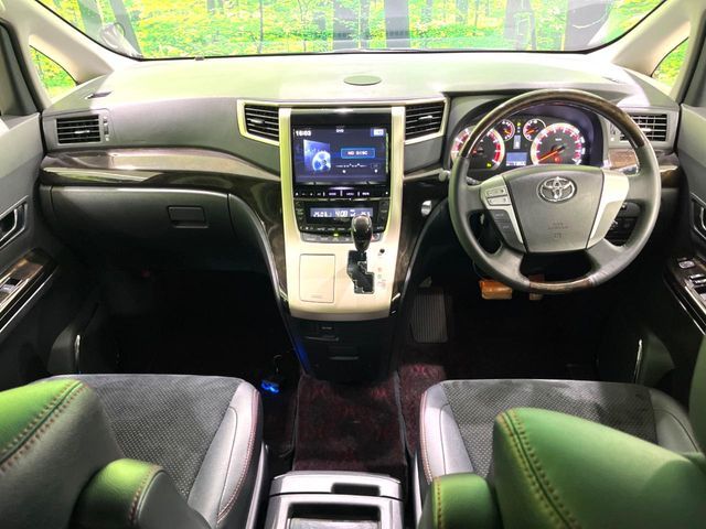 TOYOTA VELLFIRE 2013
