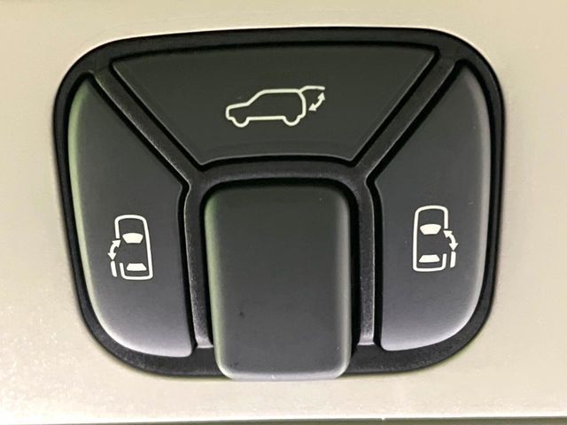 TOYOTA VELLFIRE 2013