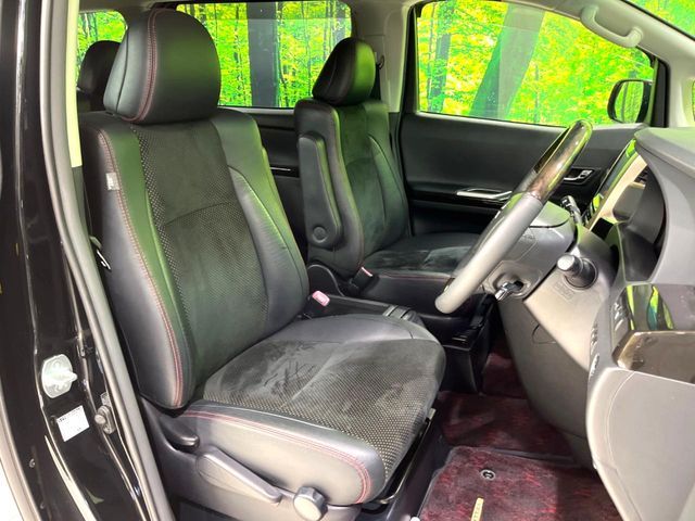 TOYOTA VELLFIRE 2013