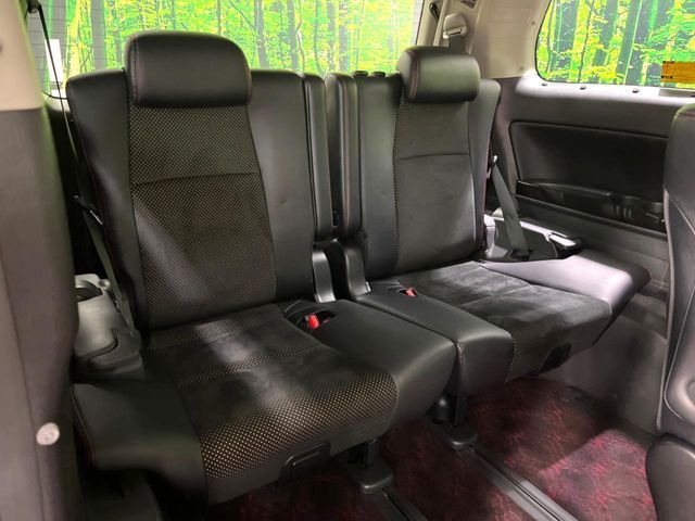 TOYOTA VELLFIRE 2013