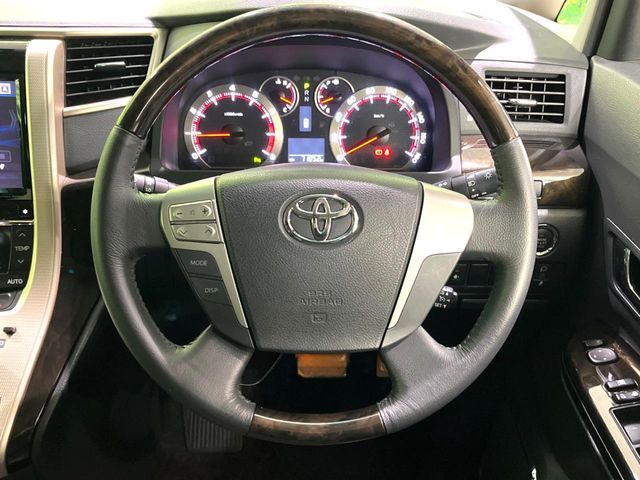 TOYOTA VELLFIRE 2013