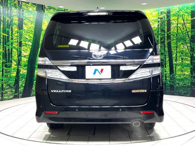 TOYOTA VELLFIRE 2013