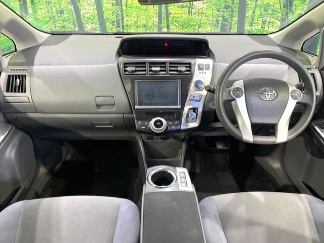 TOYOTA PRIUS Alpha 2013
