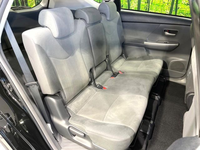 TOYOTA PRIUS Alpha 2013