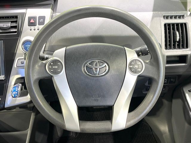 TOYOTA PRIUS Alpha 2013
