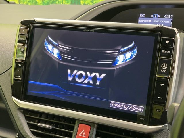 TOYOTA VOXY HYBRID 2017