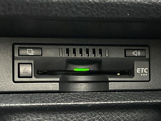 TOYOTA VOXY HYBRID 2017