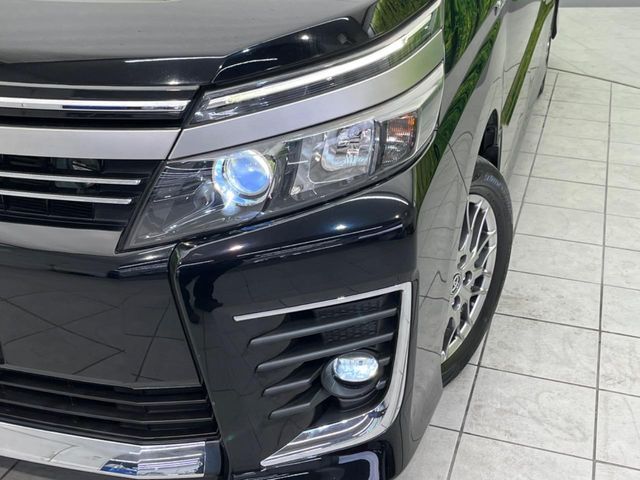 TOYOTA VOXY HYBRID 2017