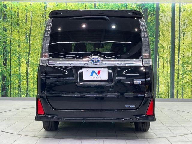 TOYOTA VOXY HYBRID 2017