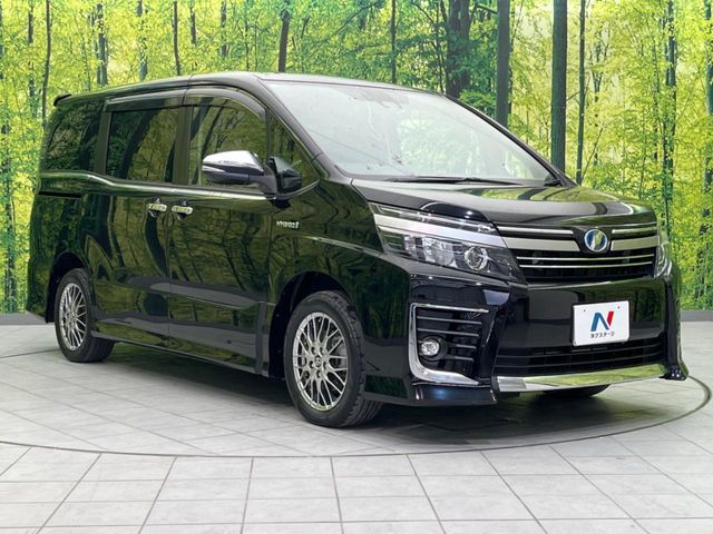 TOYOTA VOXY HYBRID 2017