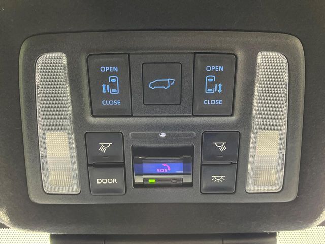 TOYOTA VOXY HYBRID 4WD 2022