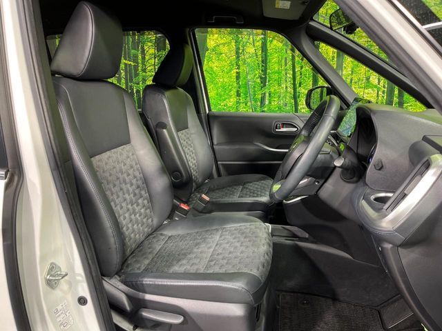 TOYOTA VOXY HYBRID 4WD 2022