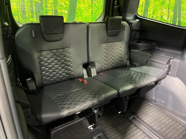 TOYOTA VOXY HYBRID 4WD 2022