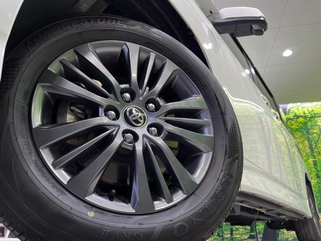 TOYOTA VOXY HYBRID 4WD 2022