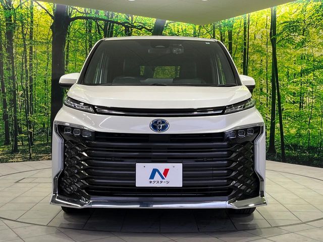 TOYOTA VOXY HYBRID 4WD 2022