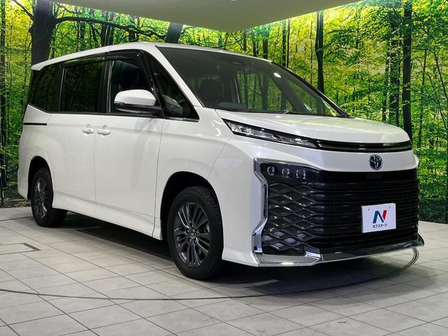 TOYOTA VOXY HYBRID 4WD 2022