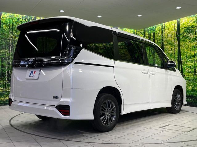 TOYOTA VOXY HYBRID 4WD 2022