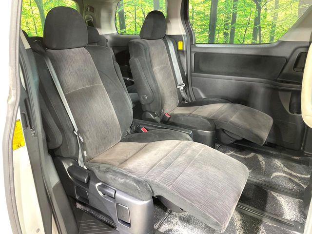 TOYOTA VELLFIRE 2012