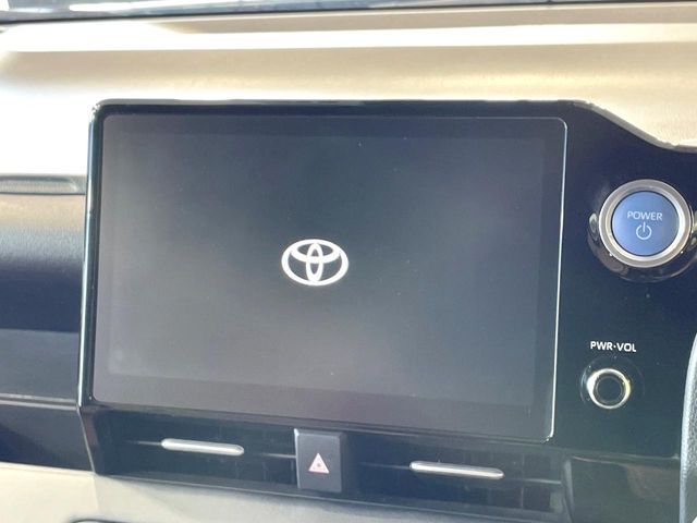 TOYOTA VOXY HYBRID 2023