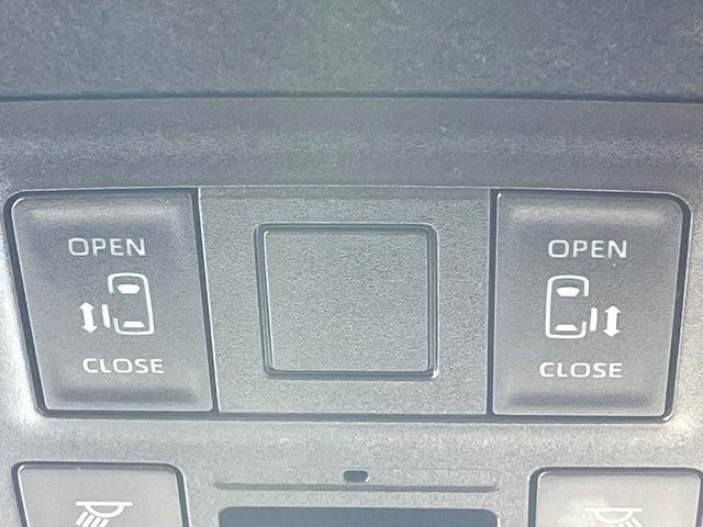 TOYOTA VOXY HYBRID 2023