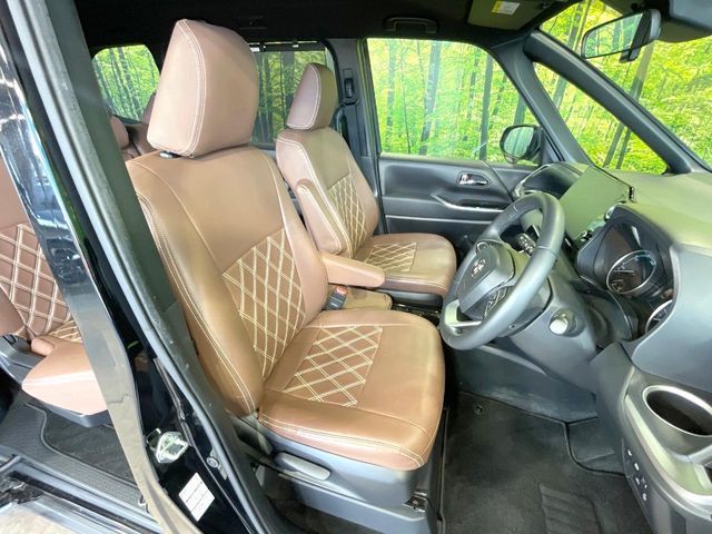 TOYOTA VOXY HYBRID 2023