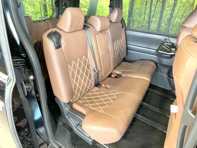 TOYOTA VOXY HYBRID 2023