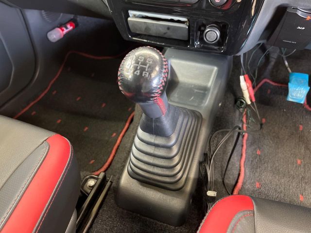 SUZUKI JIMNY 4WD 2013