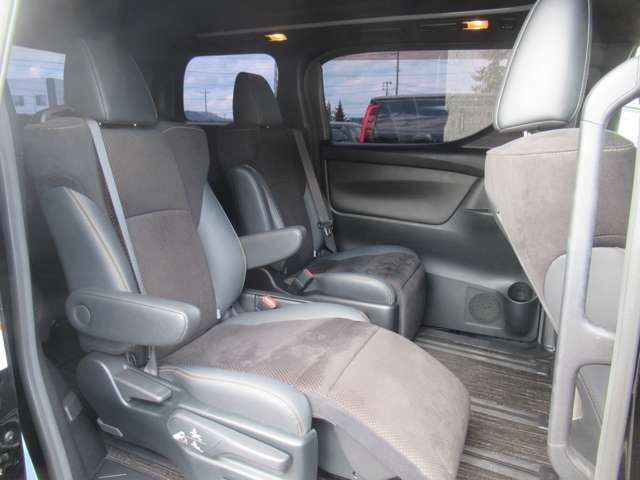 TOYOTA ALPHARD hybrid 4WD 2021