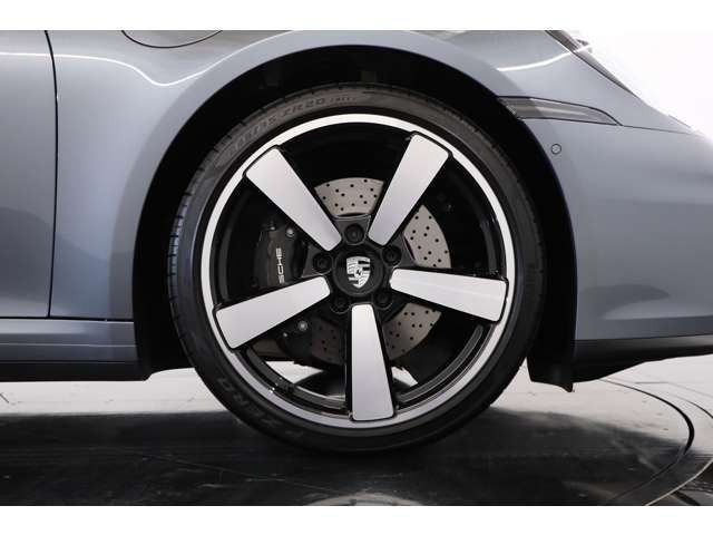 PORSCHE PORSCHE 911 2025